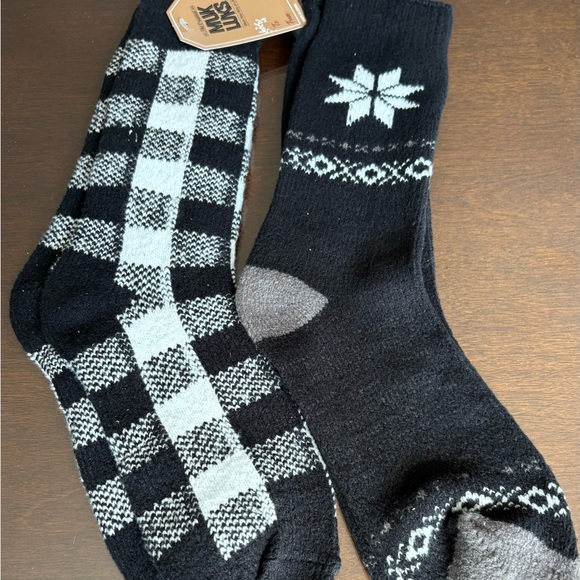 Muk Luks Black and Gray Checkered and Snowflake Socks (2 pairs) - Picture 1 of 10
